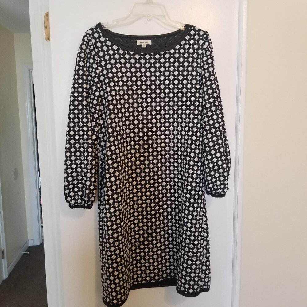 Max Studio Black and White Geo Print Dress. size M